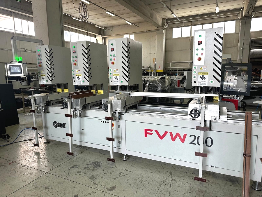 Sonmez Intelli Makina FVW 200 4 head uPVC welder - Photo 1