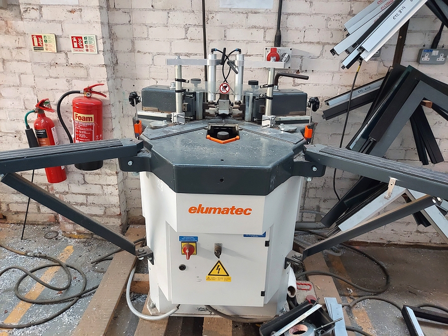 Elumatec EP124 corner crimper for aluminium - Photo 1