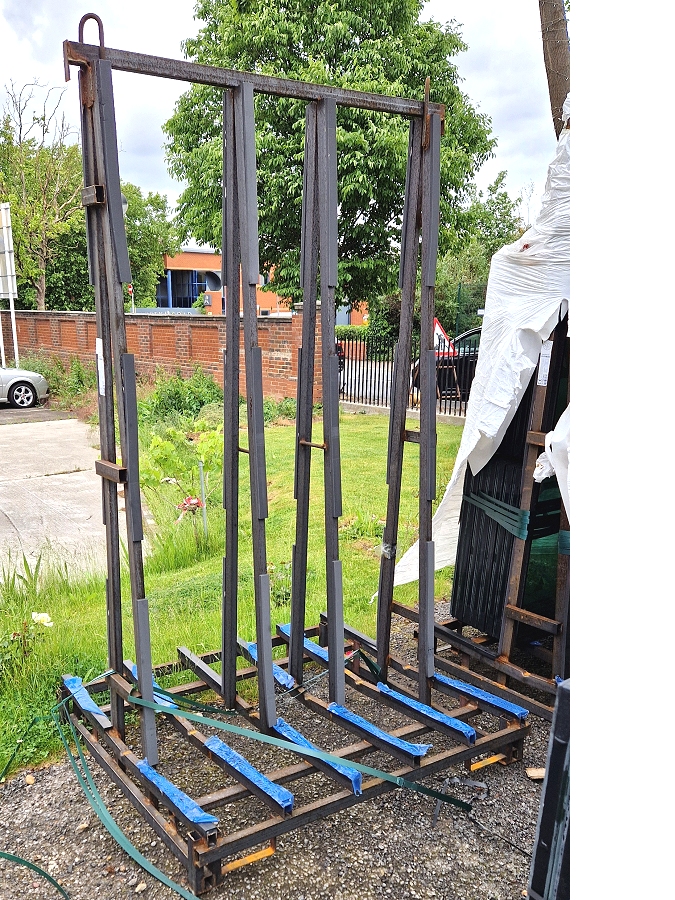 Glass stillage for sale - London - Photo 1