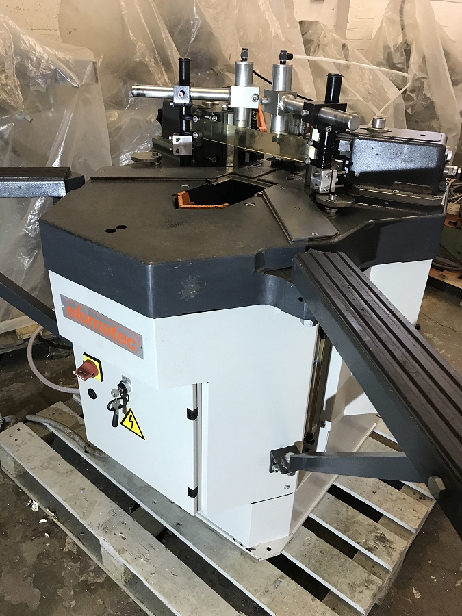 Elu 124 corner crimper for aluminium - Photo 1