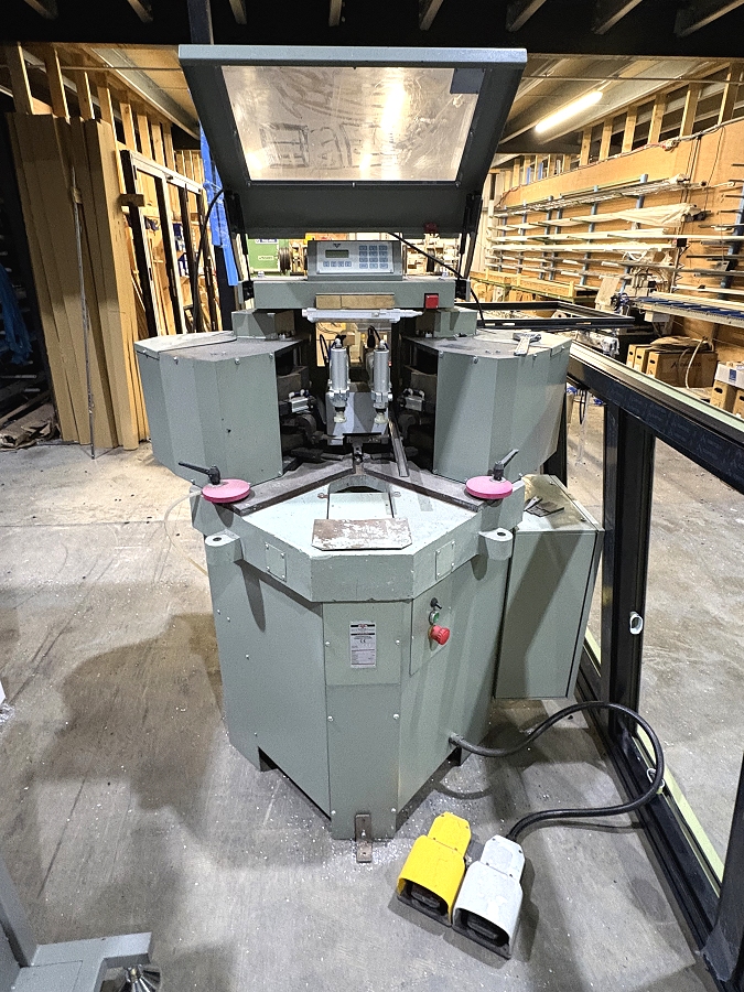 Atla Coop CNC corner crimper for sale - Photo 1