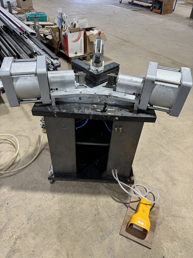 MDG Crest corner crimper for sale - Photo 1