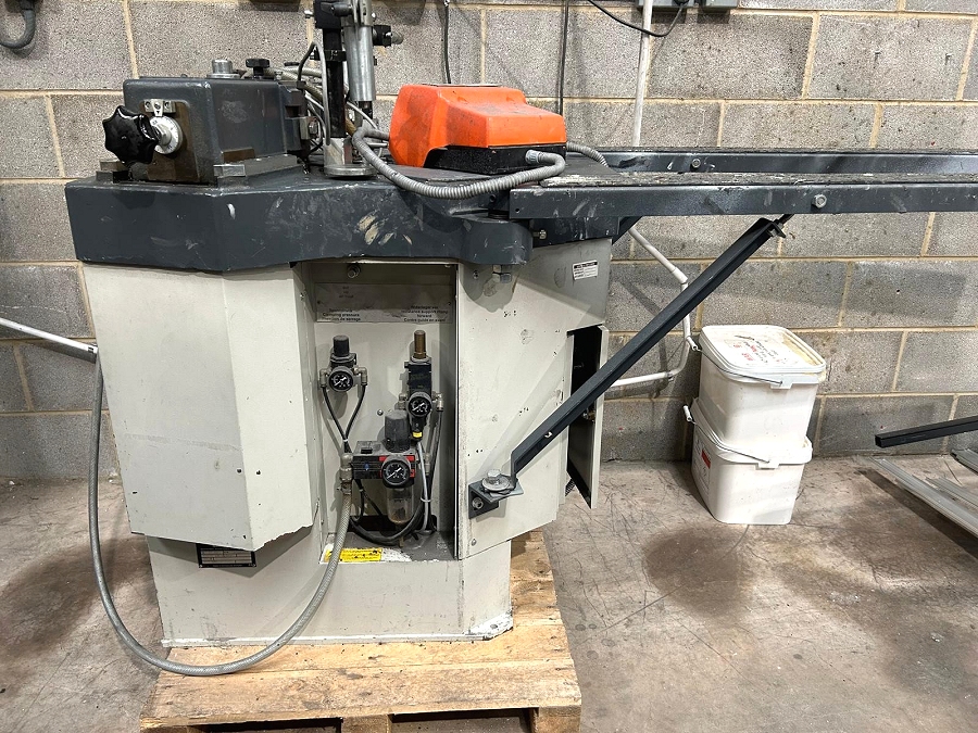 Elumatec EP 124 corner crimper for sale - Photo 1