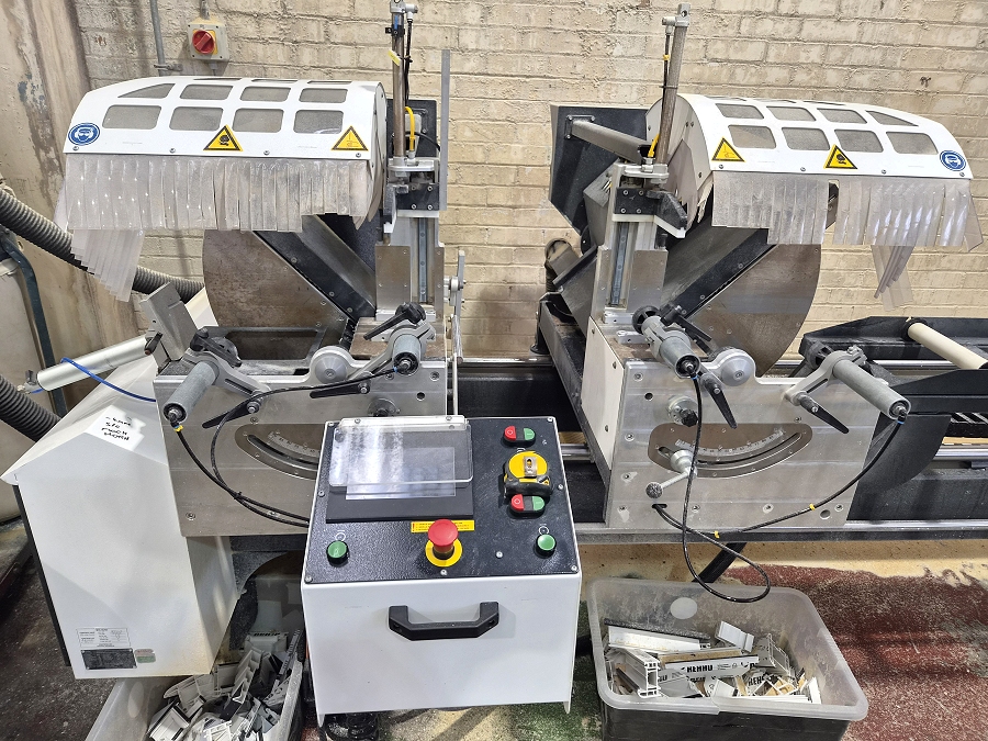 Kaban HB2010 double mitre saw for sale - Photo 2